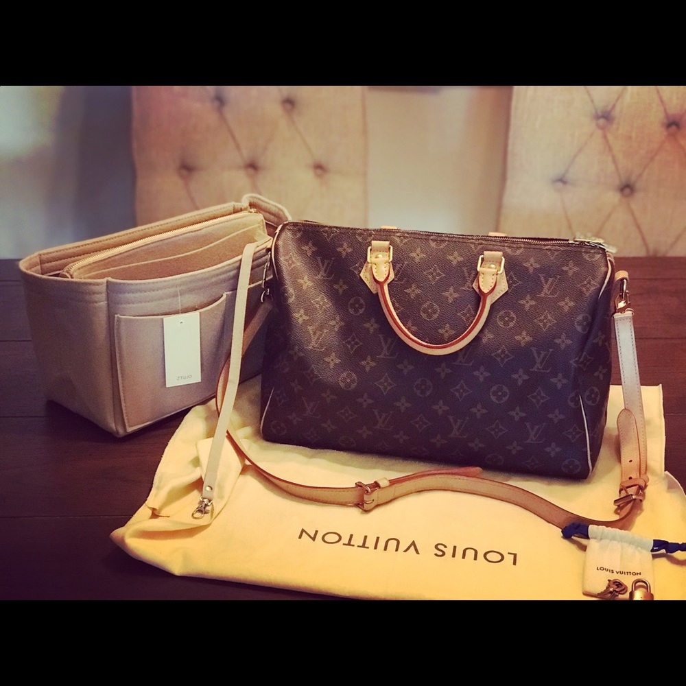 Authentic Iconic SPEEDY BANDOULIÈRE 35 in monogram